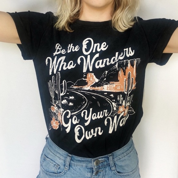 Vibe N’ Tops - Go Your Own Way NWT Distressed Graphic Tee